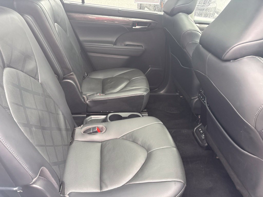 Used 2021 Toyota Highlander Platinum AWD/4WD image 33