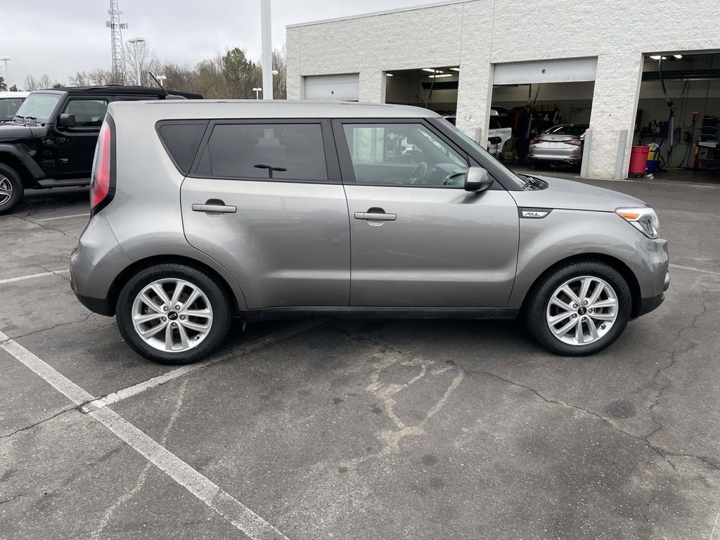 Used 2018 Kia Soul + image 10