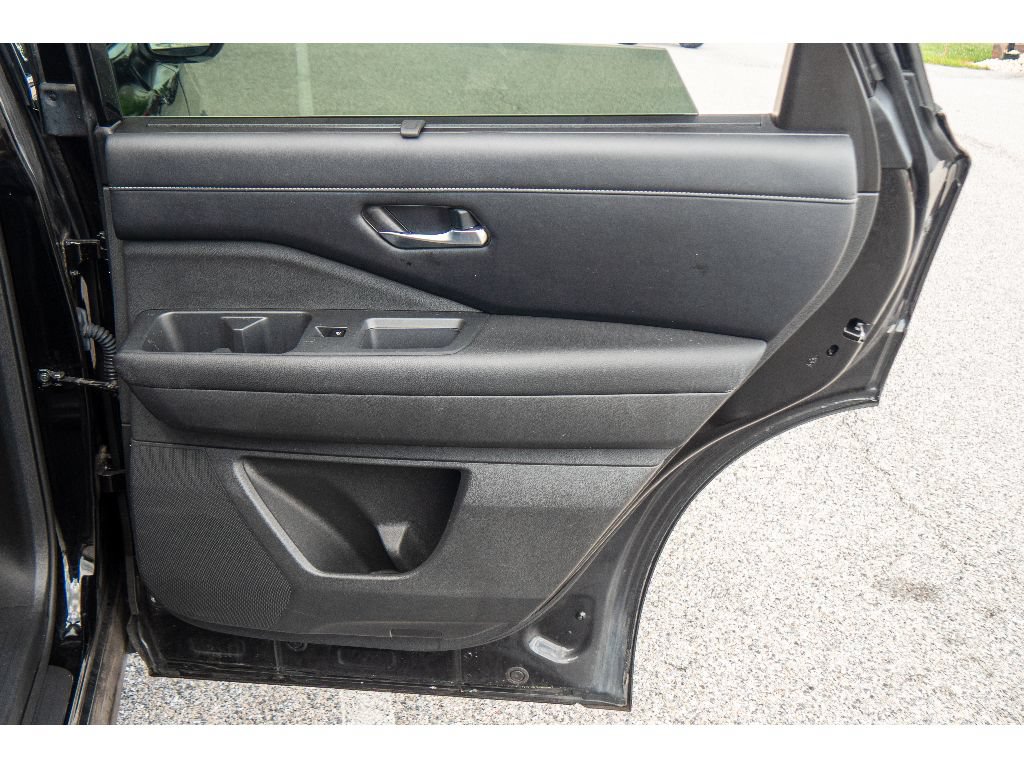 Used 2023 Nissan Pathfinder SL AWD/4WD image 22