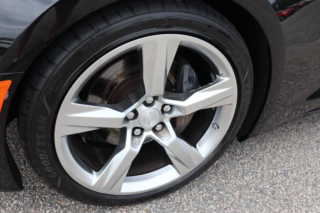 Used 2017 Chevrolet Camaro SS RWD image 11