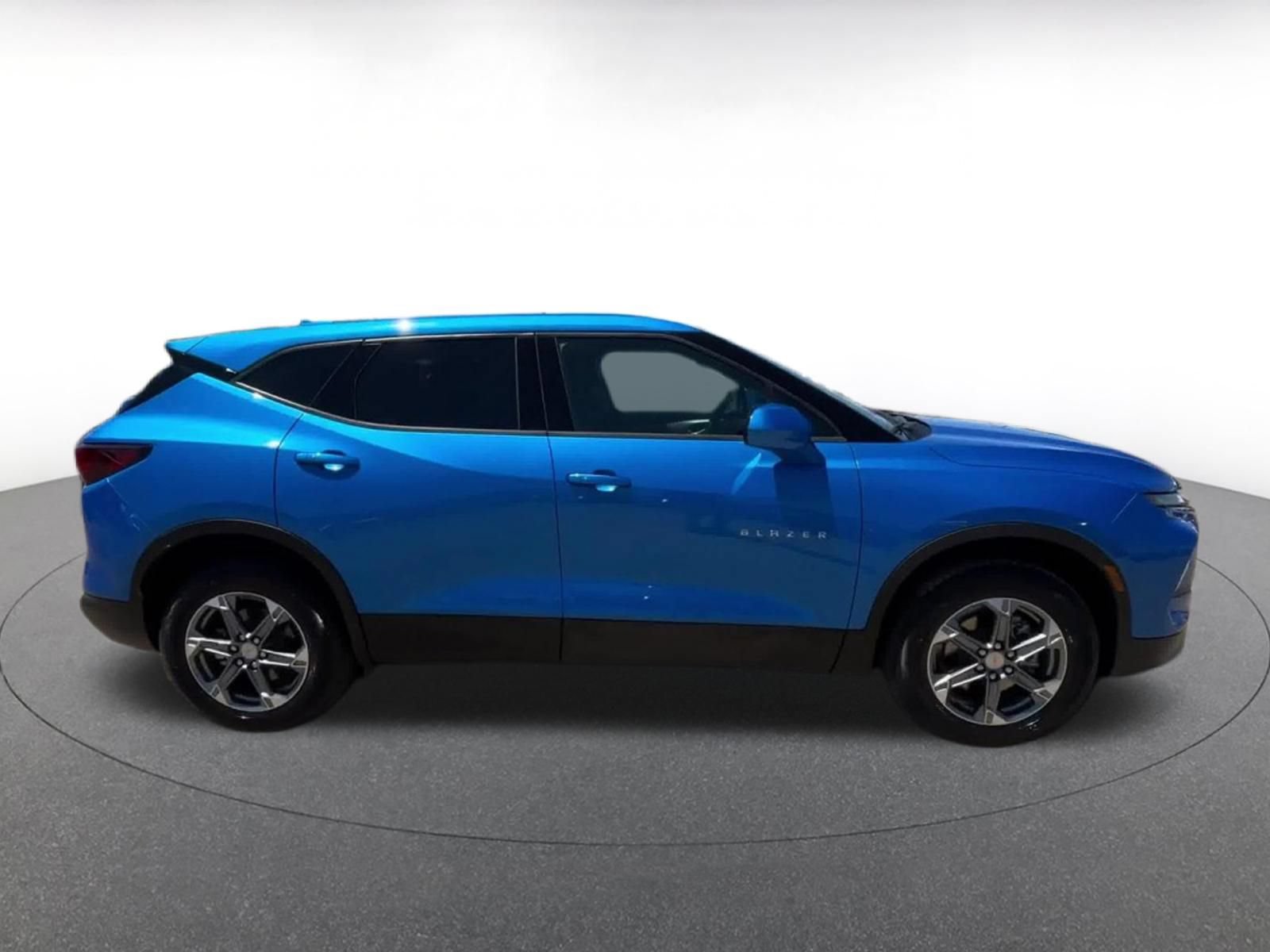Used 2025 Chevrolet Blazer LT FWD image 16