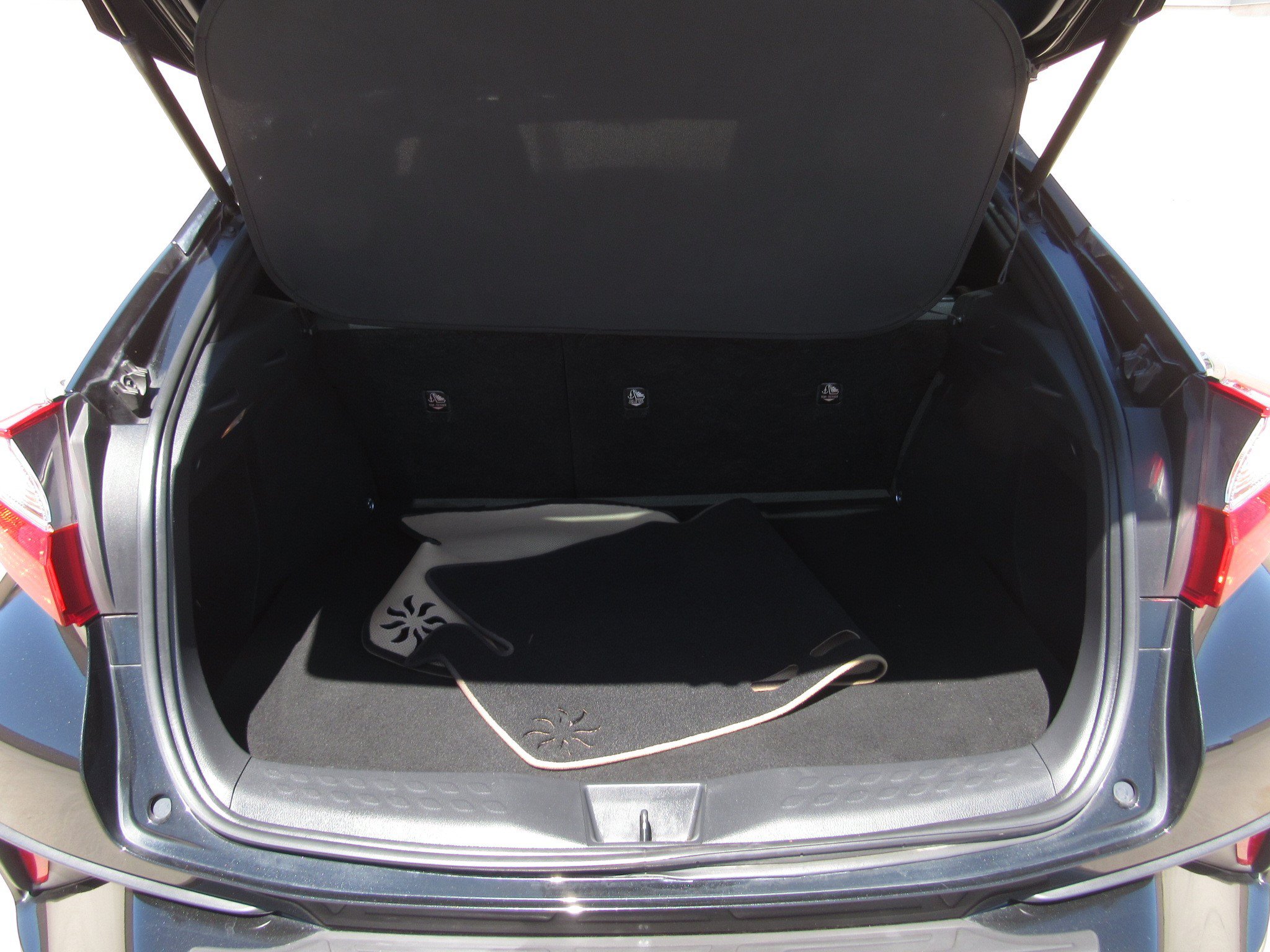 Used 2021 Toyota C-HR LE FWD image 12