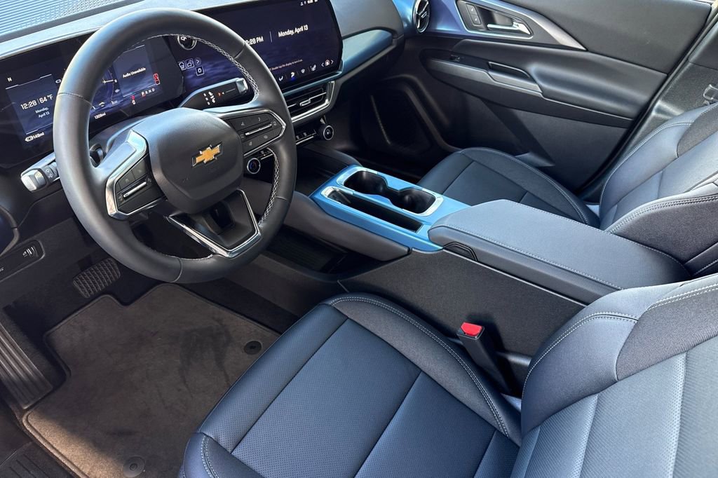 Used 2026 Chevrolet Equinox EV LT FWD image 5