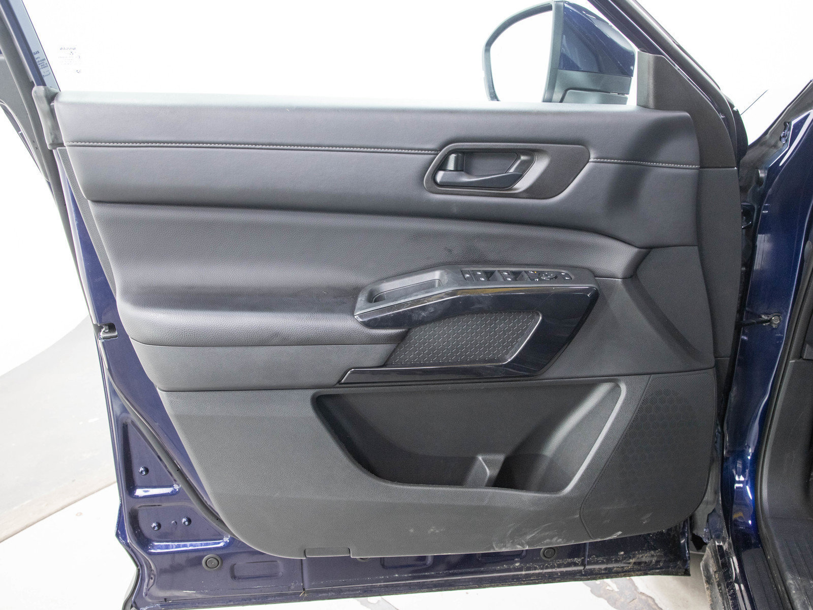 Used 2024 Nissan Pathfinder SV AWD/4WD image 23