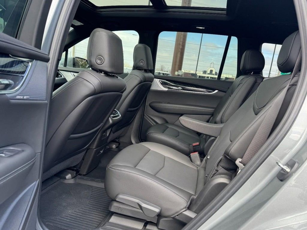 Used 2024 Cadillac XT6 Premium Luxury w/ Technology Package image 10
