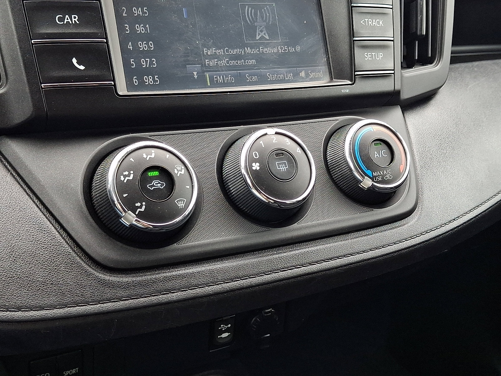 Used 2016 Toyota RAV4 LE AWD/4WD image 16