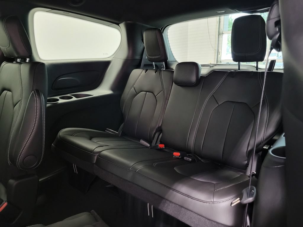 New 2027 Chrysler Pacifica Select AWD/4WD image 14