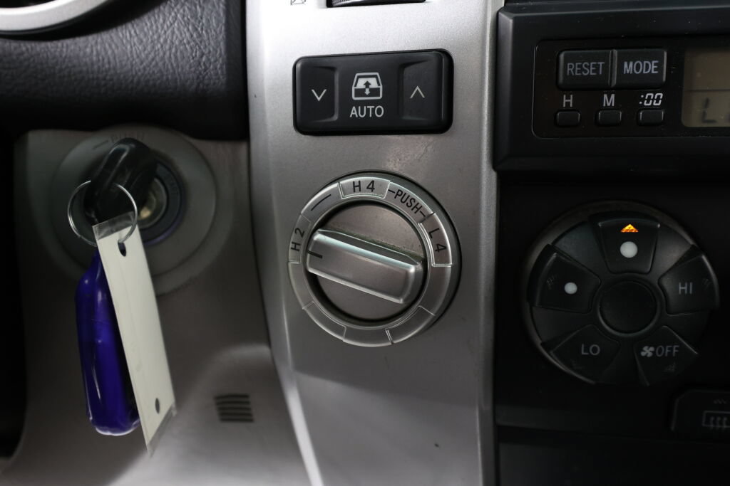 Used 2008 Toyota 4Runner SR5 AWD/4WD image 38