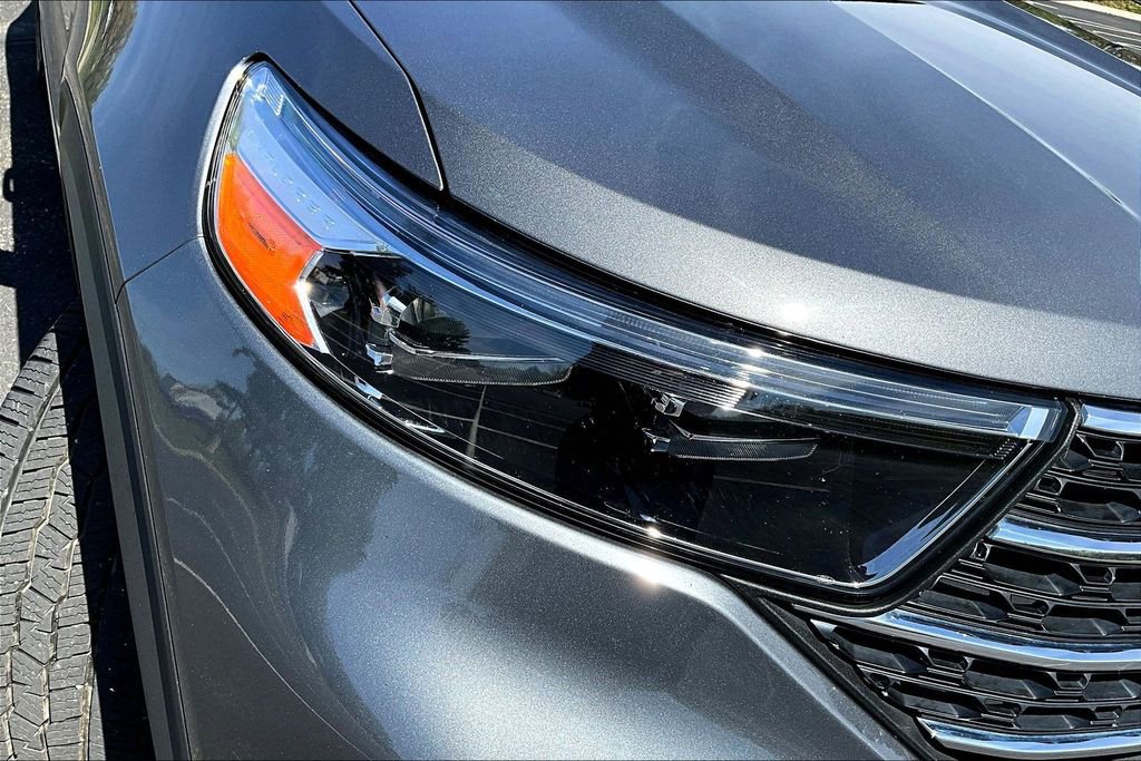 Used 2023 Ford Explorer XLT w/ Equipment Group 202A image 33