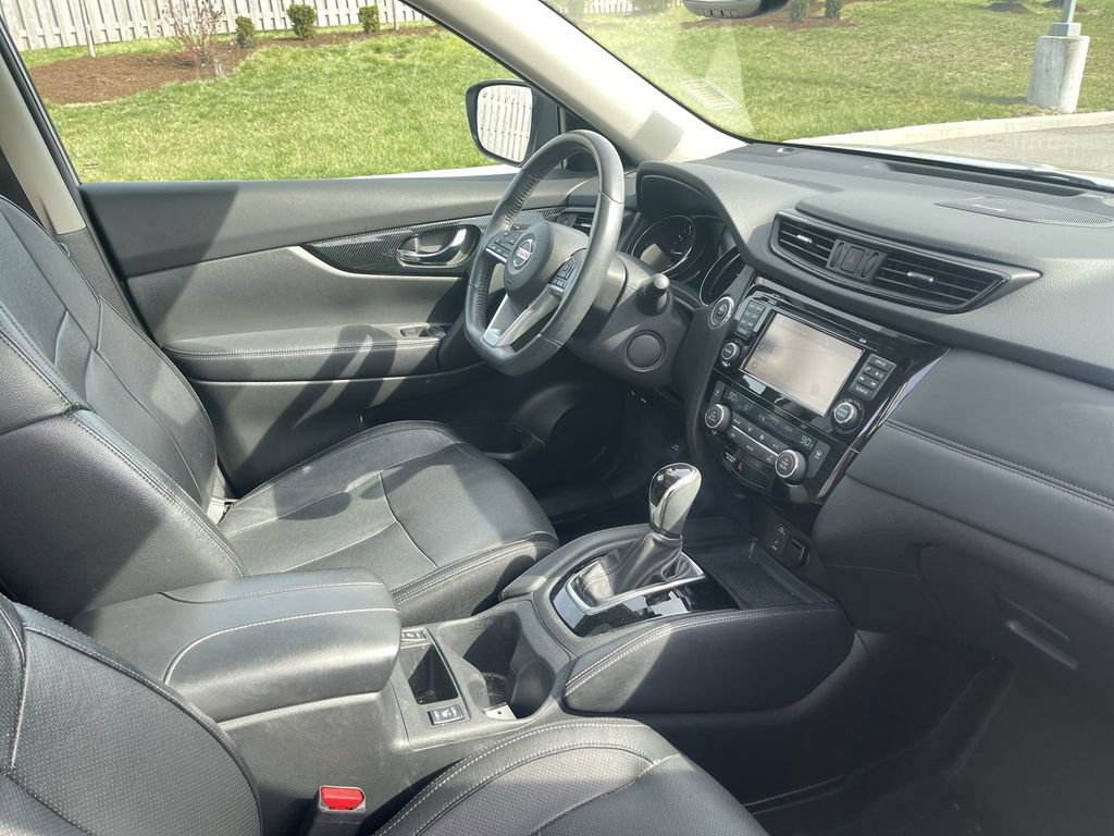 Used 2017 Nissan Rogue SL w/ SL Premium Package image 30