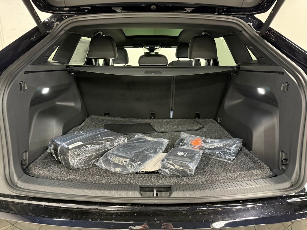 New 2026 Volkswagen Atlas Cross Sport SEL Premium R-Line image 9