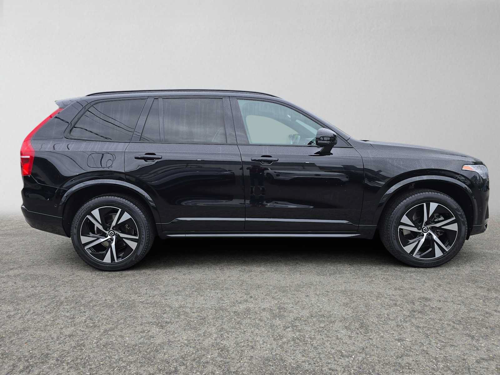 Certified 2023 Volvo XC90 T8 Plus AWD/4WD image 3