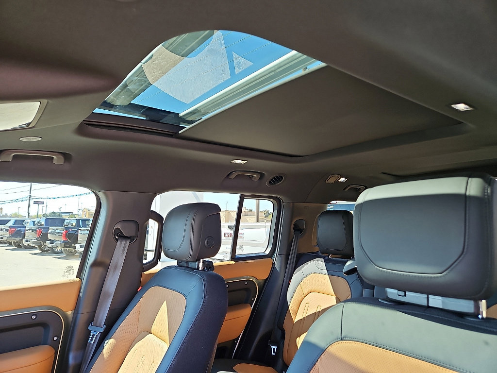 Used 2023 Land Rover Defender 130 X image 12