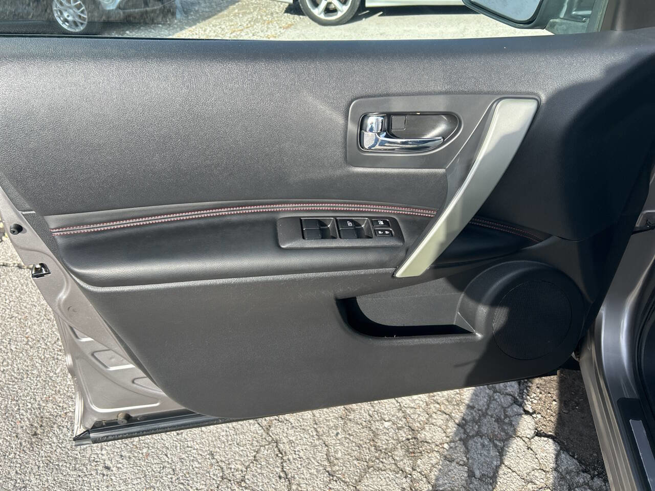 Used 2011 Nissan Rogue SV w/ SL Pkg image 12