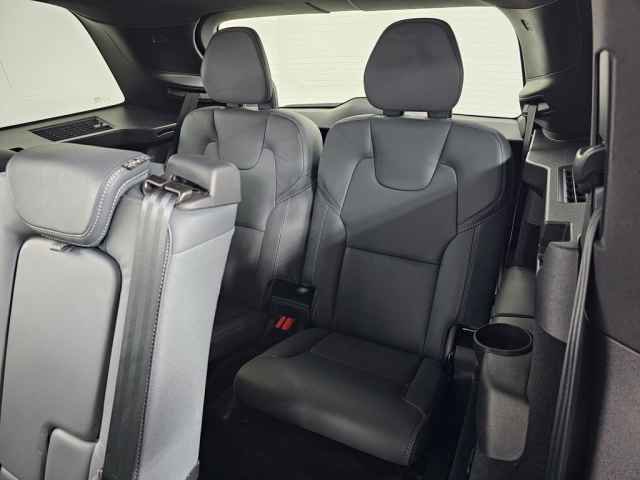 Certified 2024 Volvo XC90 T8 Ultimate w/ Protection Package Premier image 20