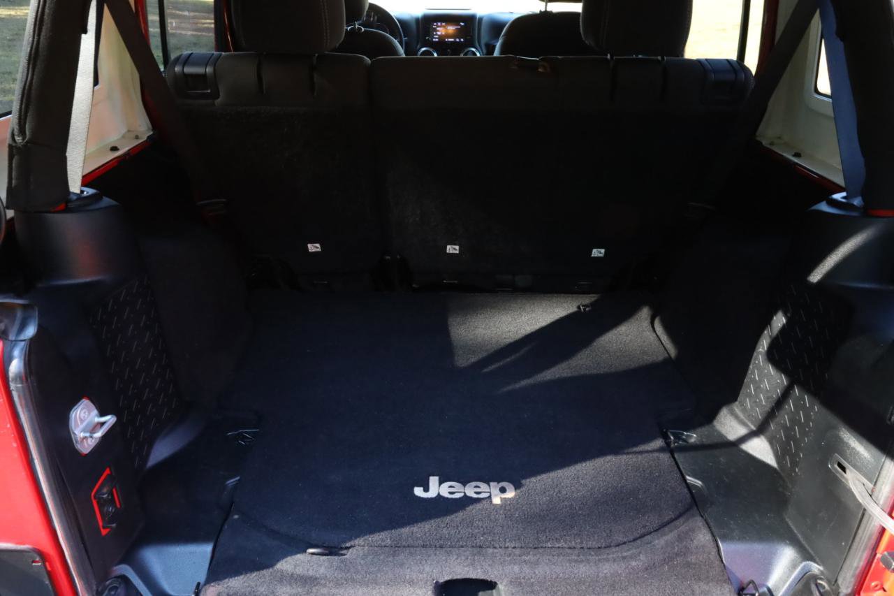 Used 2018 Jeep Wrangler Unlimited Rubicon w/ Cold Weather Group AWD/4WD image 14