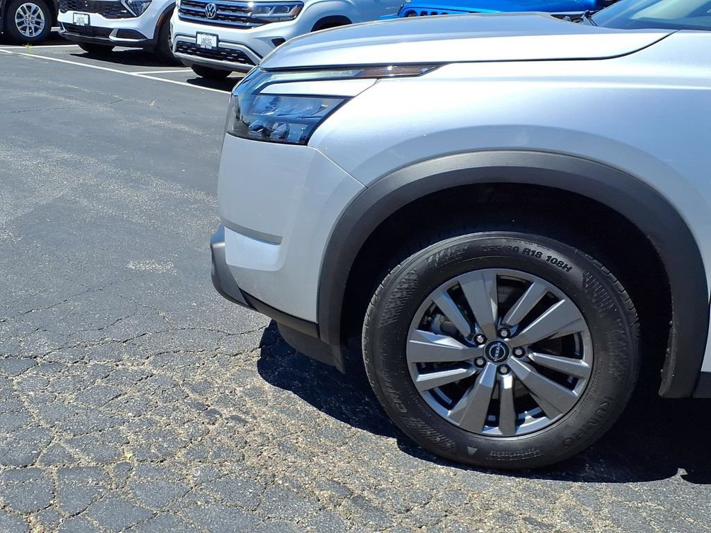 Used 2025 Nissan Pathfinder SV AWD/4WD image 24