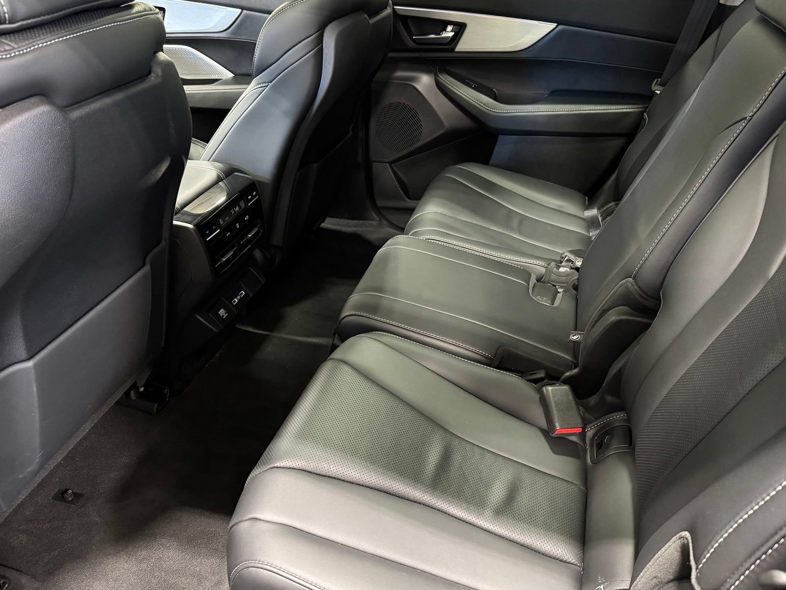 Used 2023 Acura MDX w/ Technology Package AWD/4WD image 34