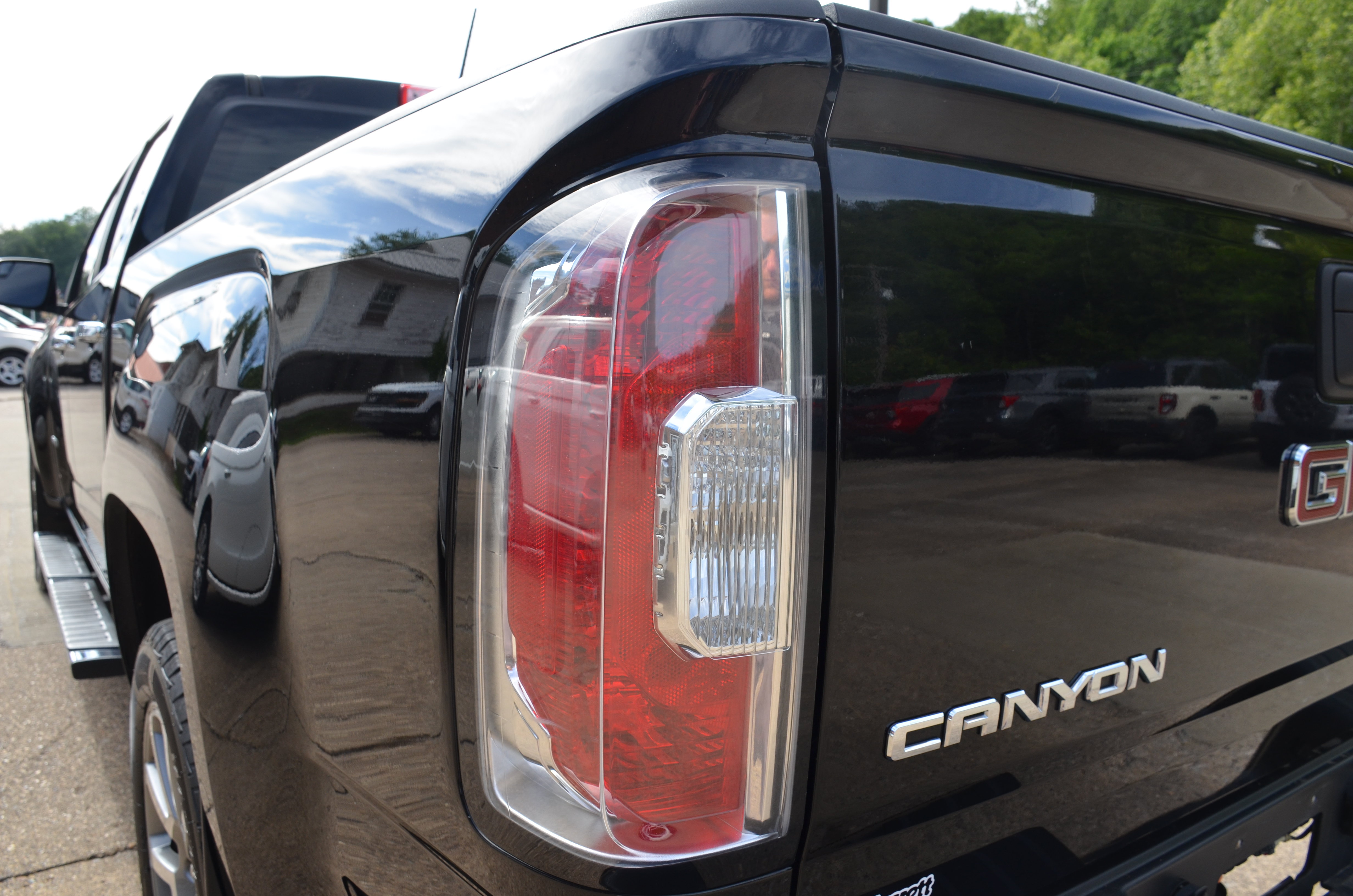 Used 2020 GMC Canyon Denali AWD/4WD image 10
