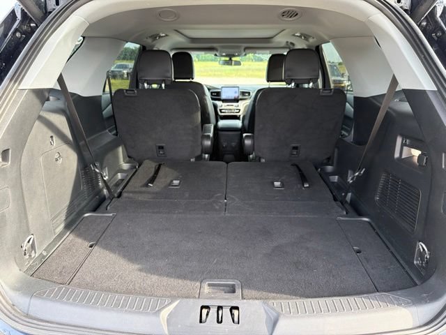Used 2024 Ford Explorer XLT w/ Equipment Group 202A AWD/4WD image 17
