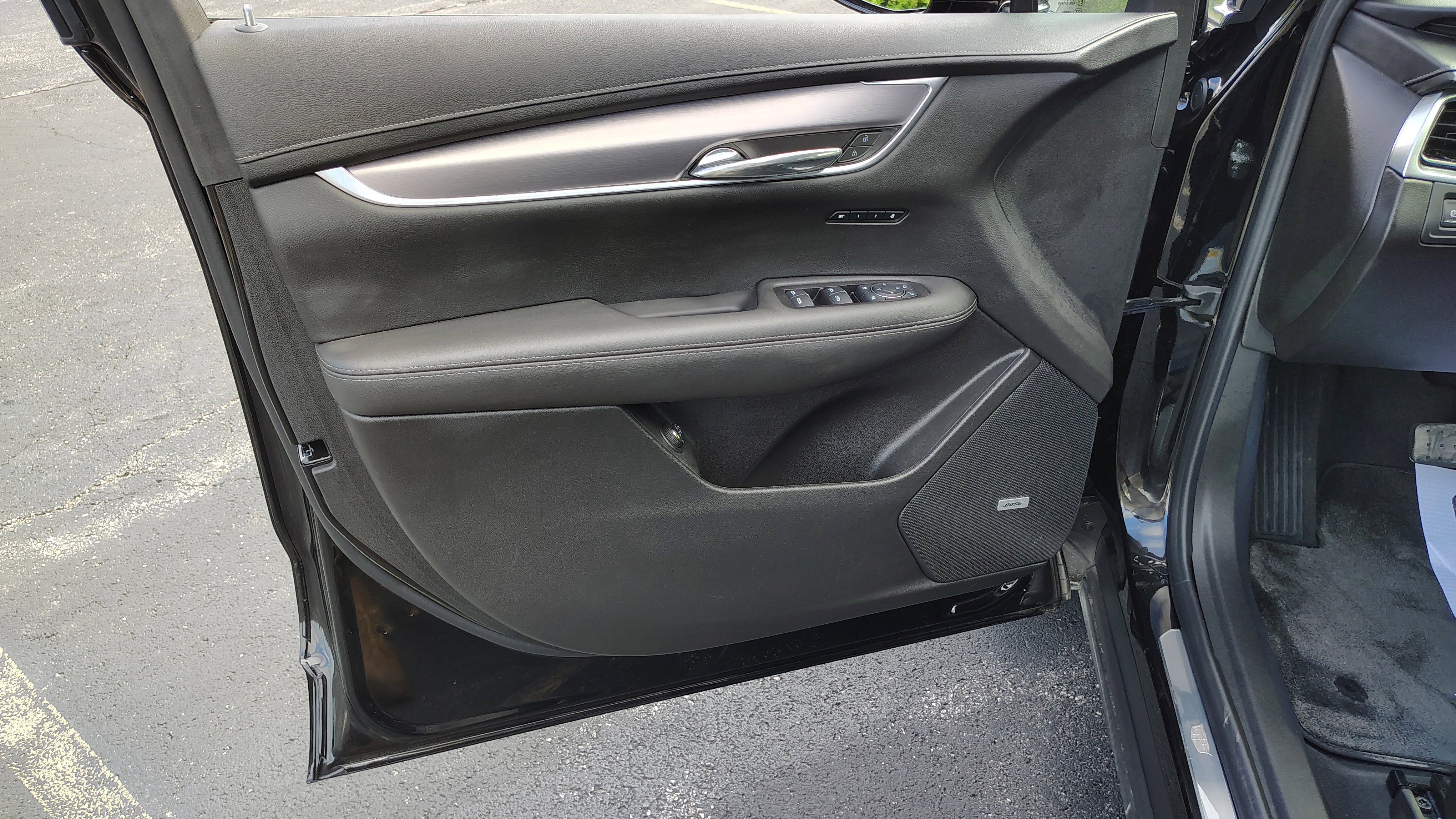 New 2025 Cadillac XT6 Luxury w/ LPO, Premium Carpet Package image 9