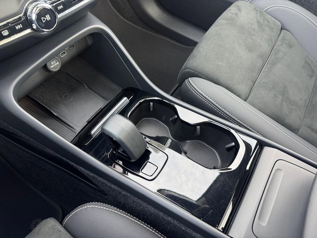Certified 2023 Volvo XC40 Recharge Ultimate image 16