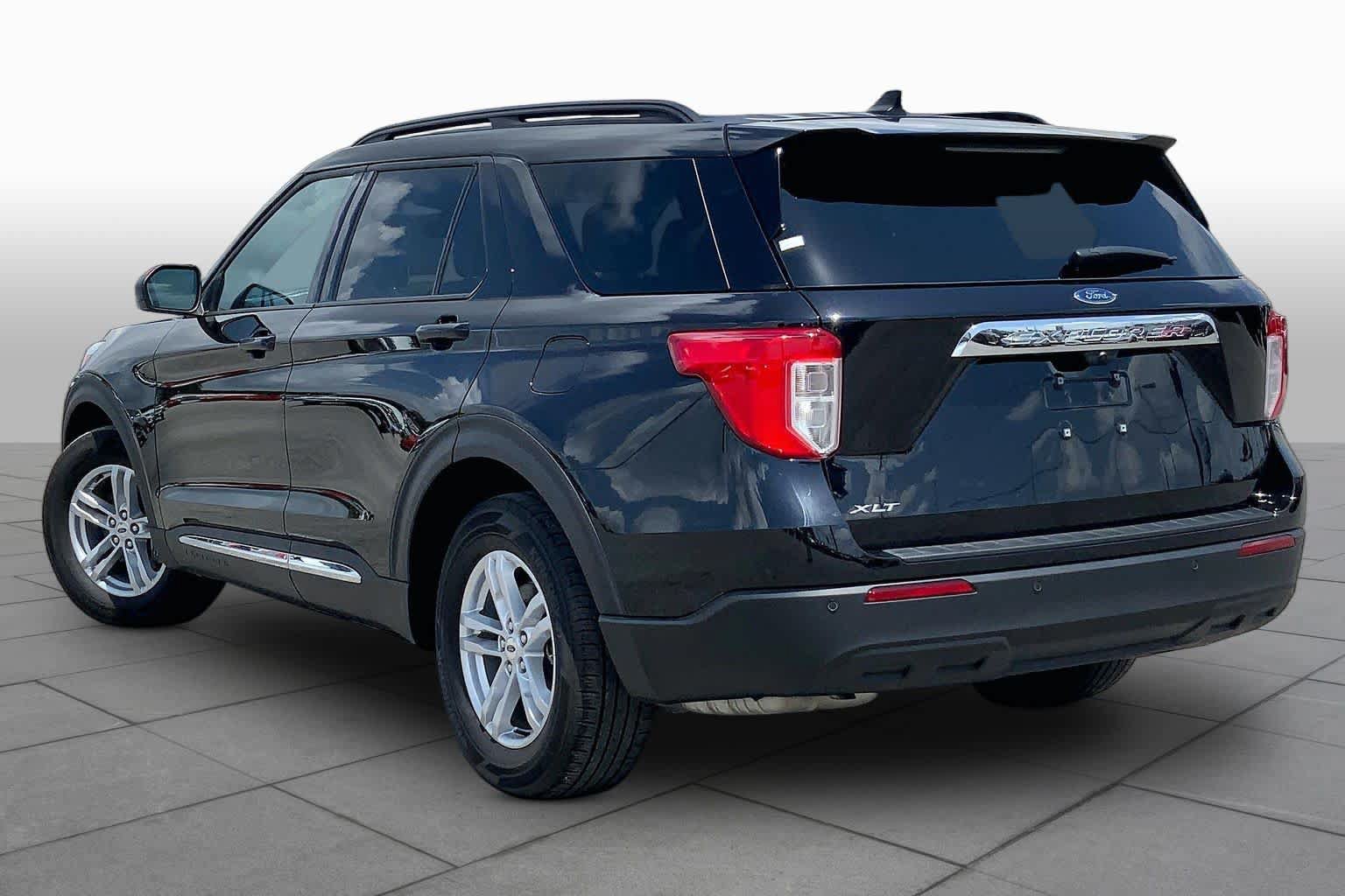 Certified 2024 Ford Explorer XLT RWD image 12
