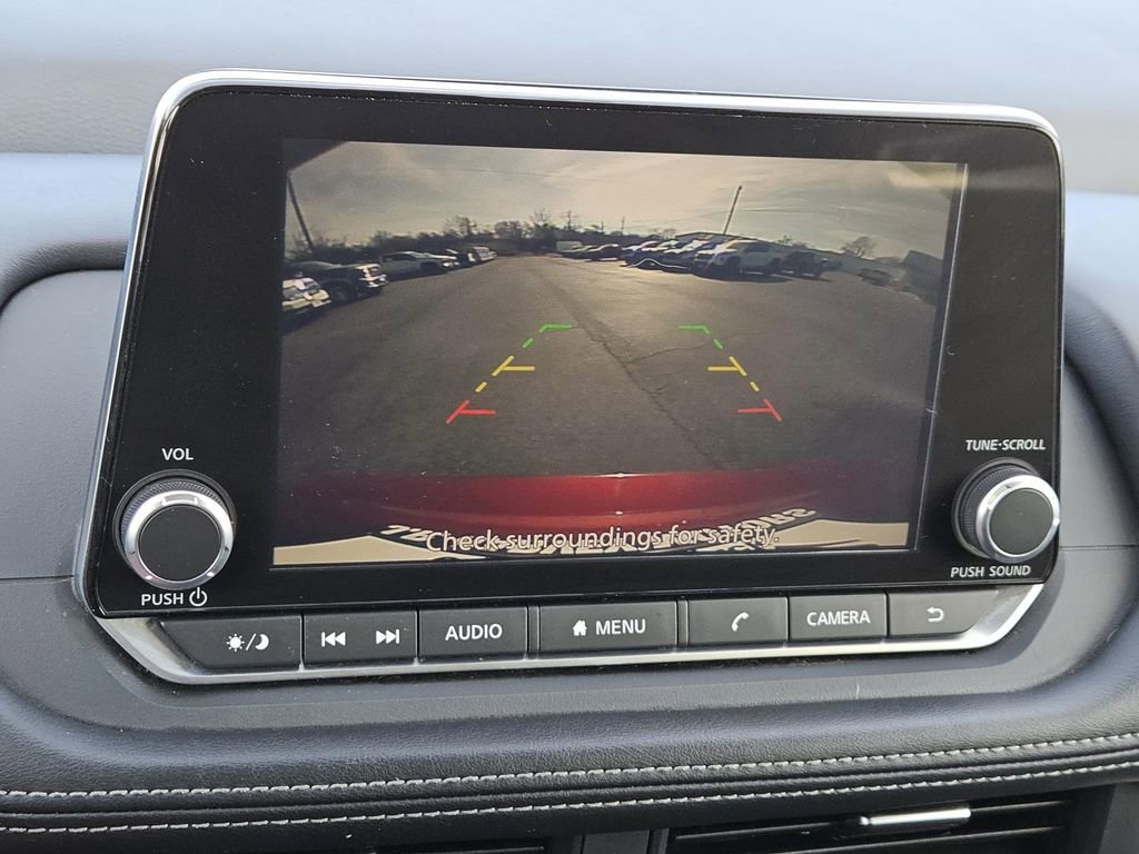 Used 2024 Nissan Rogue SV image 16