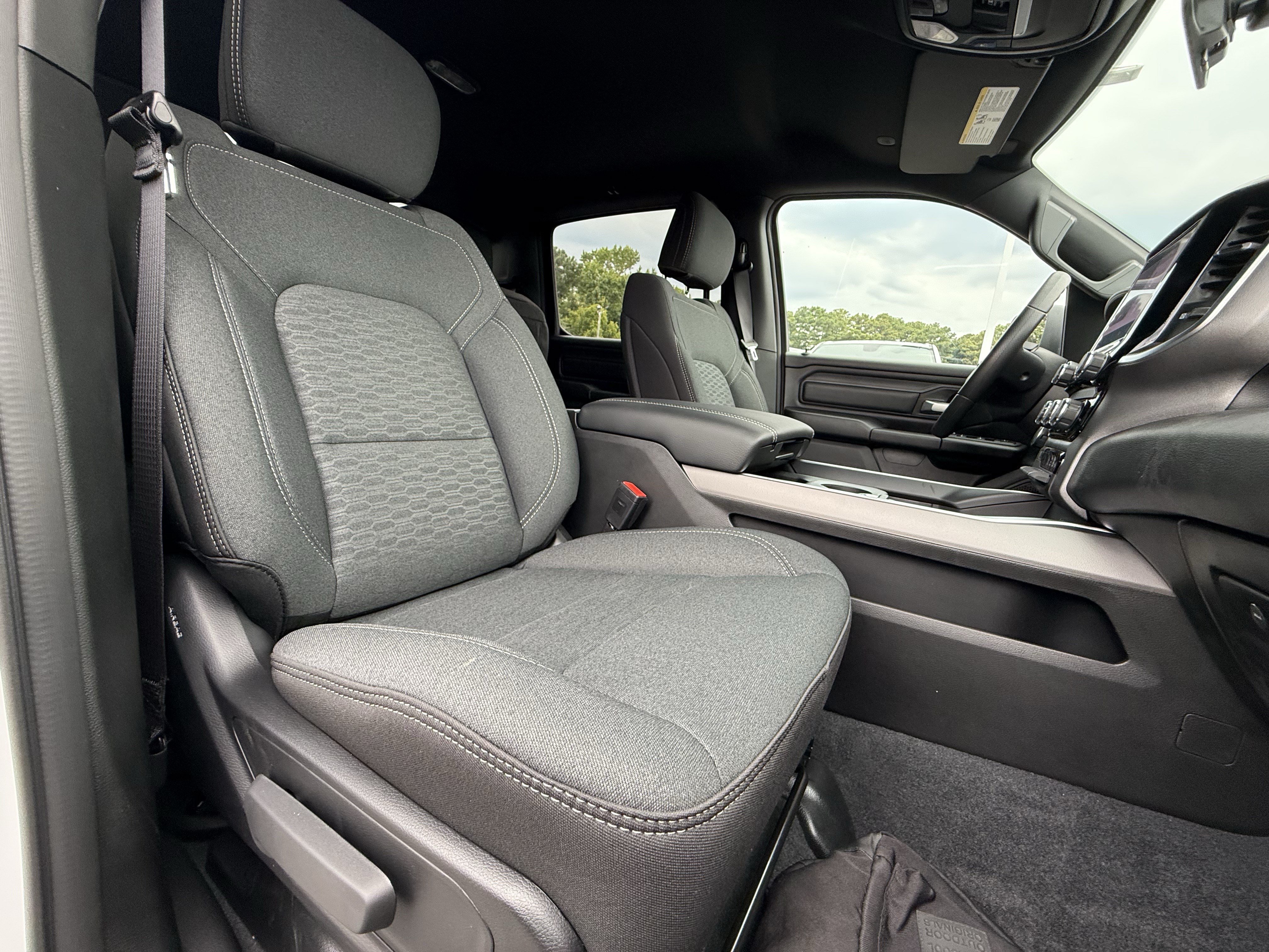 New 2026 RAM 1500 Express AWD/4WD image 33