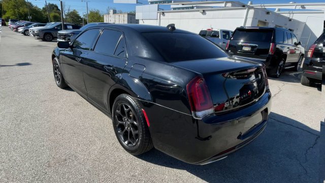 Used 2022 Chrysler 300 Touring L w/ Comfort Group AWD/4WD image 8