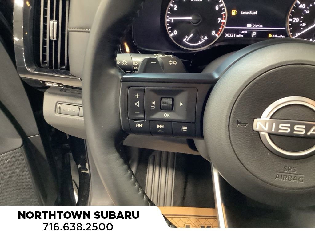 Used 2025 Nissan Pathfinder SV image 12