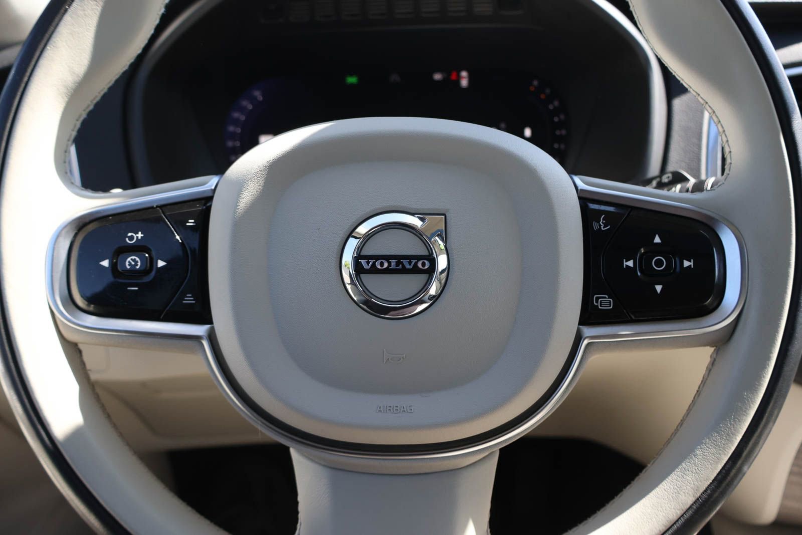 Used 2023 Volvo XC90 B6 Ultimate w/ Protection Package Premier AWD/4WD image 36