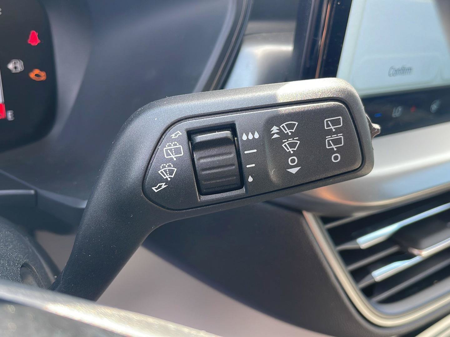 Used 2025 Ford Escape SE FWD image 19