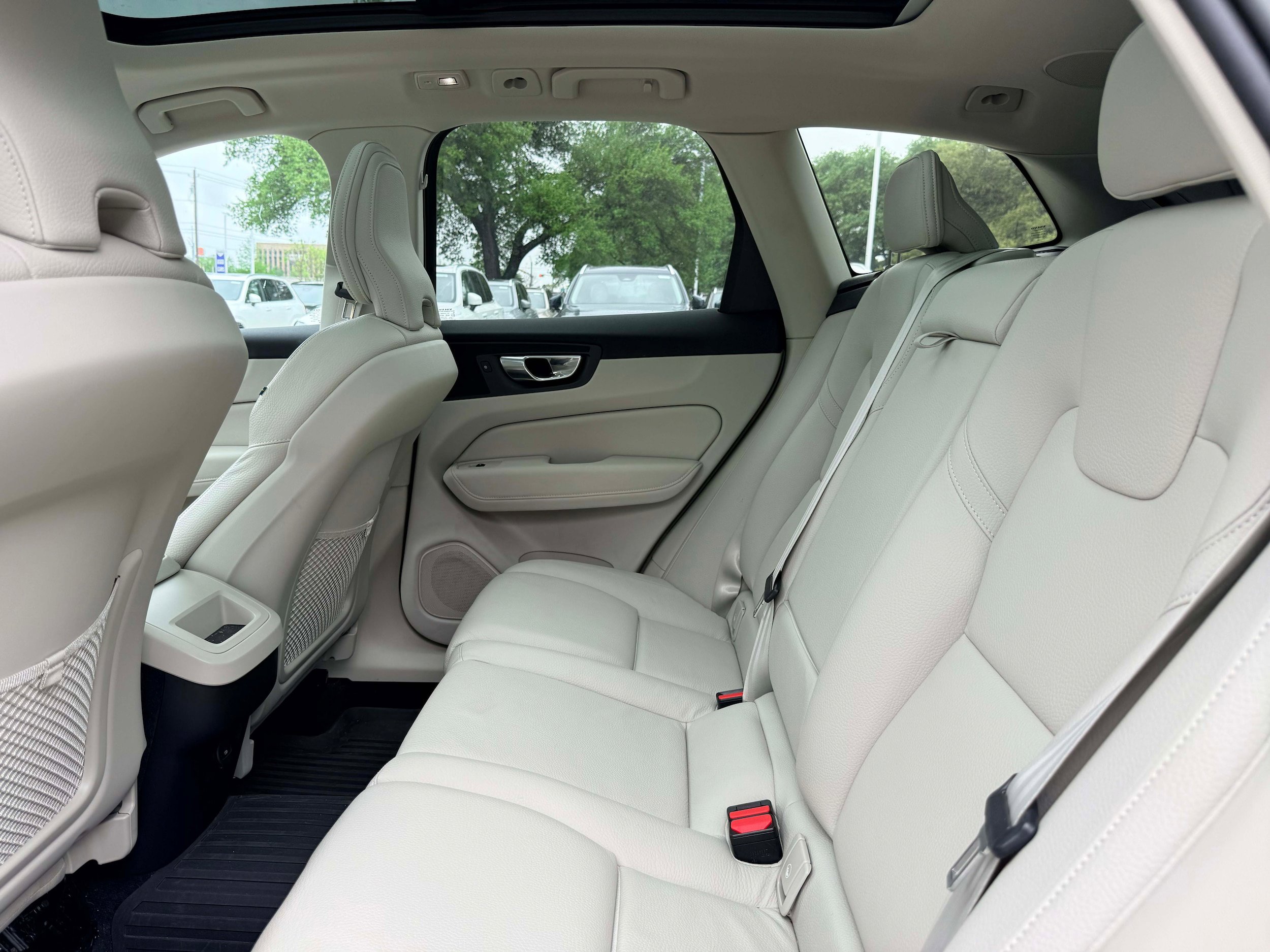 Certified 2023 Volvo XC60 B5 Plus w/ Climate Package FWD image 12