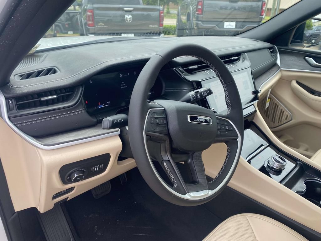 New 2026 Jeep Grand Cherokee L Limited w/ Luxury Tech Group II RWD image 43