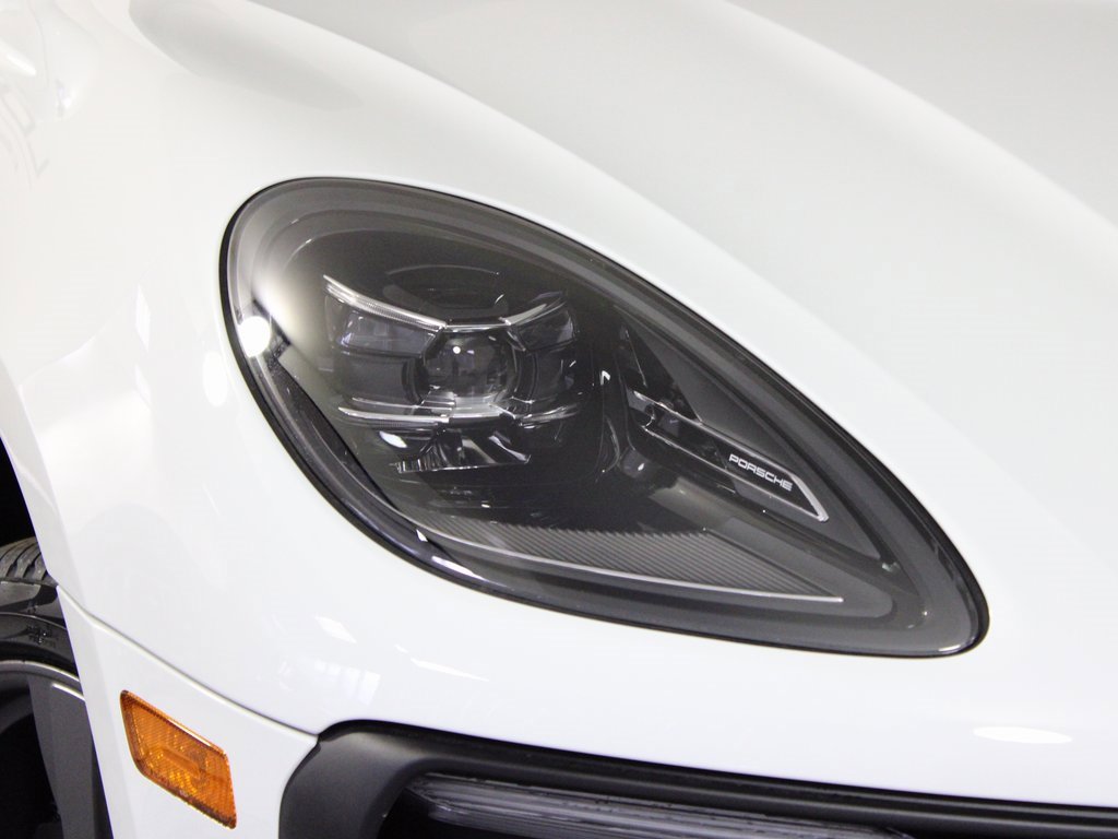Used 2025 Porsche Macan image 11
