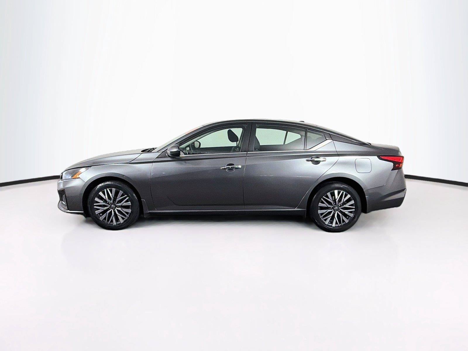 Used 2023 Nissan Altima 2.5 SV AWD/4WD image 8