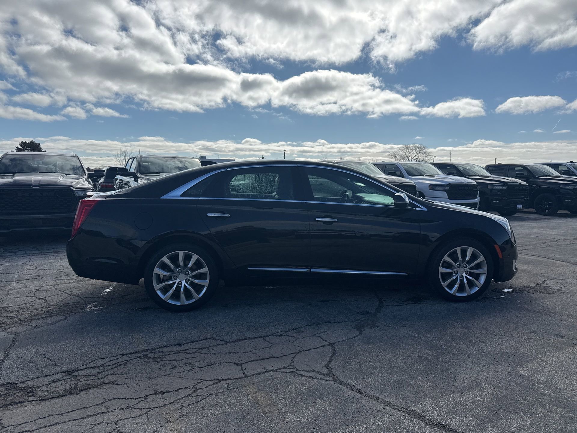 Used 2017 Cadillac XTS Luxury image 5