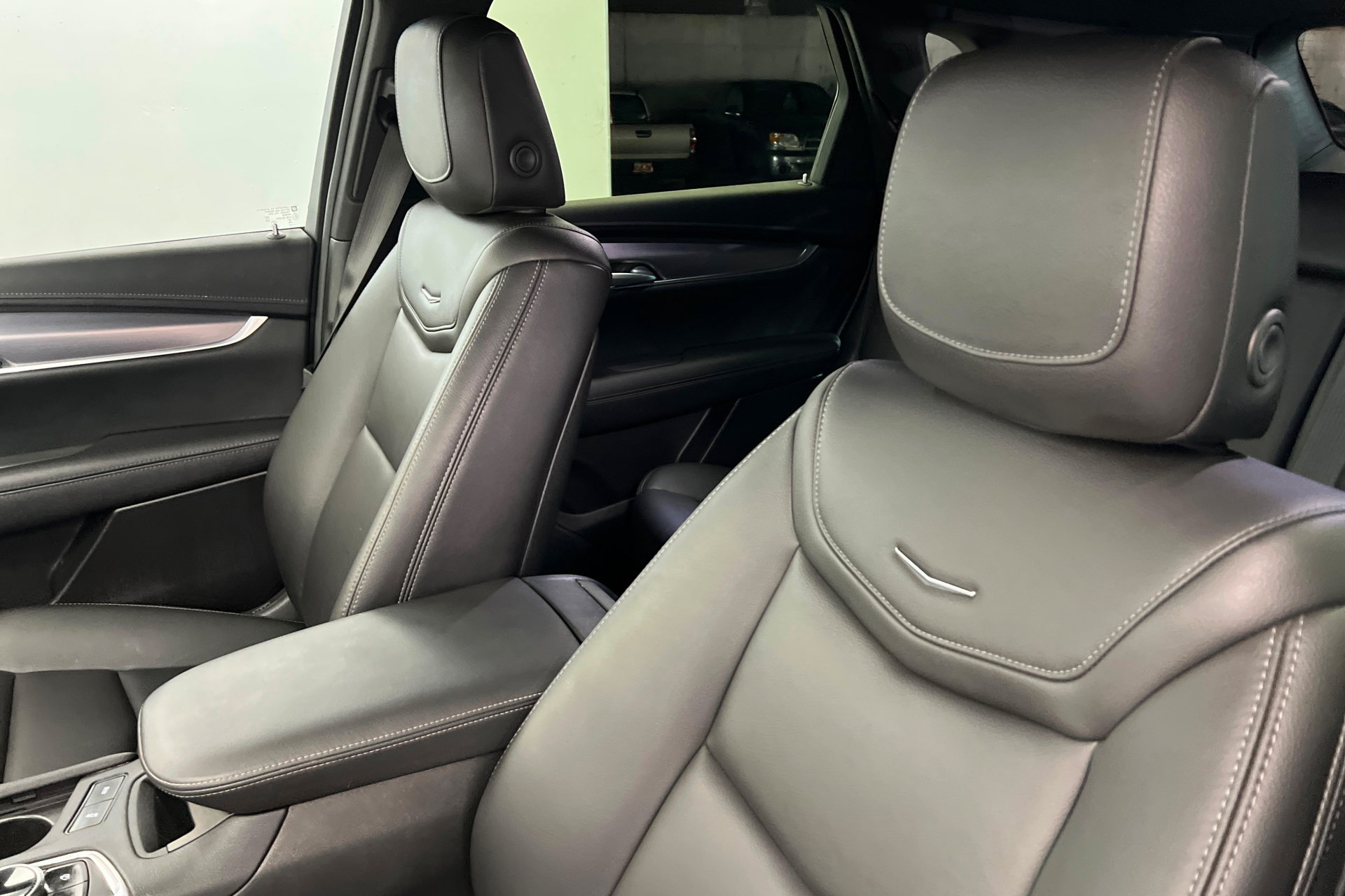 Used 2025 Cadillac XT5 Luxury w/ LPO, Floor Liner Package AWD/4WD image 16