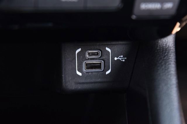Used 2025 Jeep Compass Latitude w/ Sun & Sound Group AWD/4WD image 17