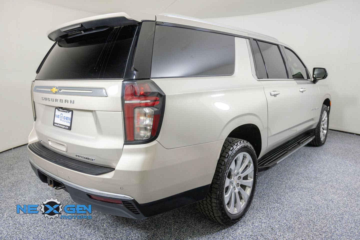Used 2022 Chevrolet Suburban Premier AWD/4WD image 7