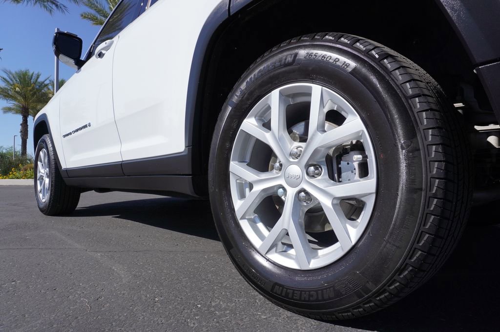 Used 2023 Jeep Grand Cherokee Limited w/ Trailer Tow Prep Group (B) RWD image 6