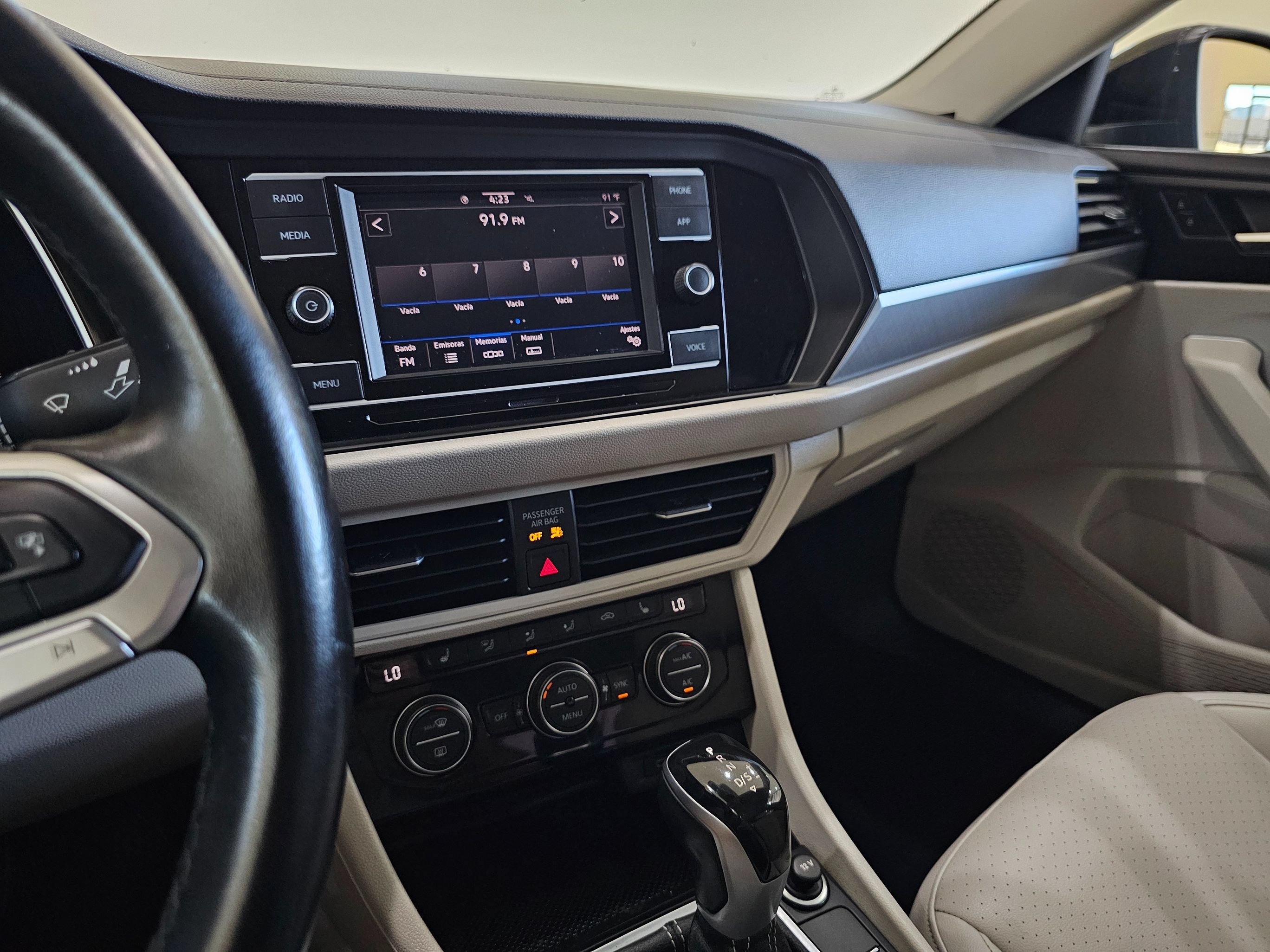 Used 2022 Volkswagen Jetta SE w/ Panoramic Sunroof Package FWD image 38