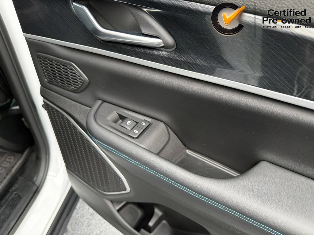 Certified 2022 Jeep Grand Cherokee Trailhawk w/ Advanced Protech Group II AWD/4WD image 28