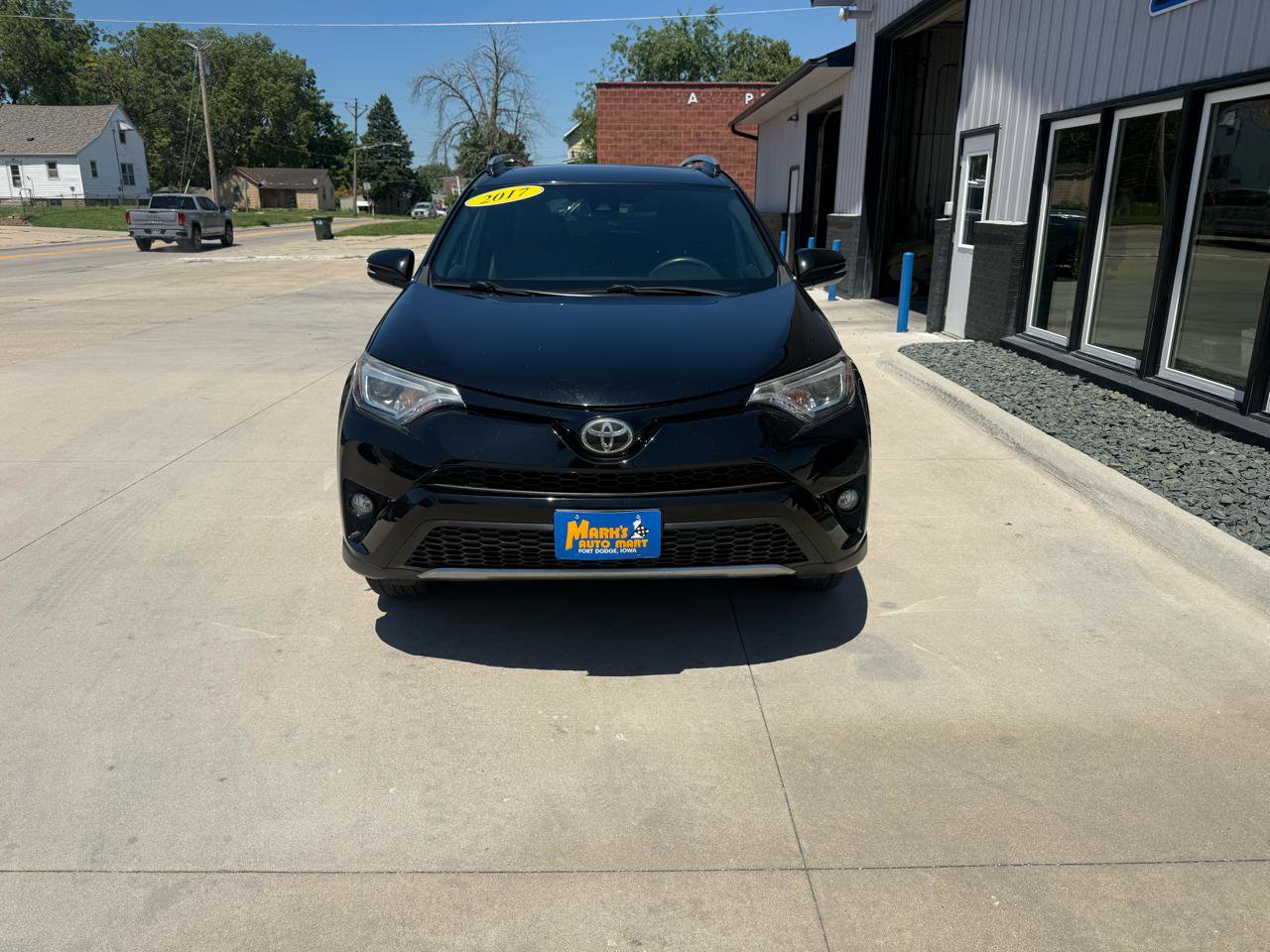 Used 2017 Toyota RAV4 SE w/ Power Extra Value Package AWD/4WD image 2