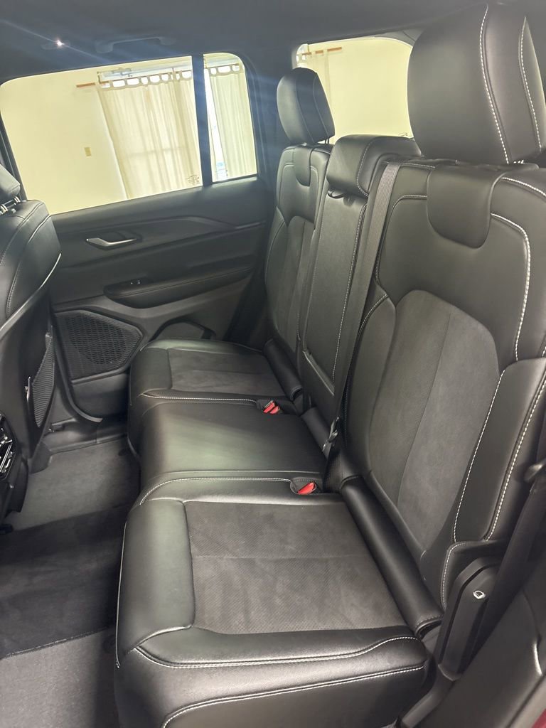 Used 2024 Jeep Grand Cherokee Altitude image 21