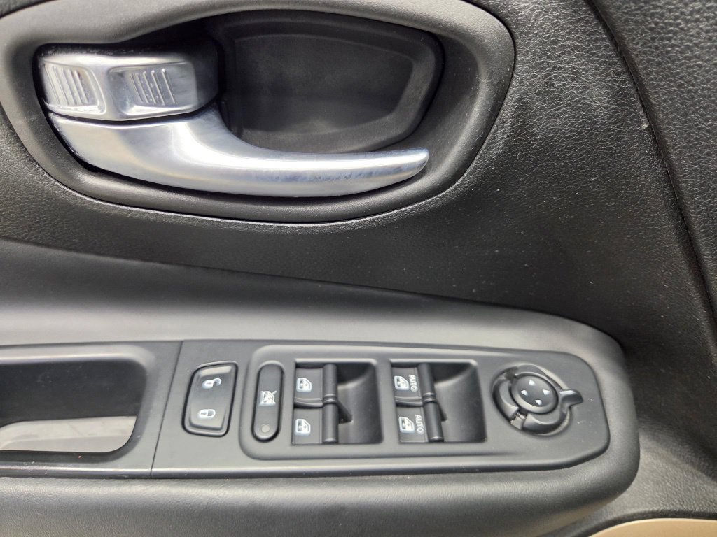 Used 2017 Jeep Renegade Trailhawk AWD/4WD image 24