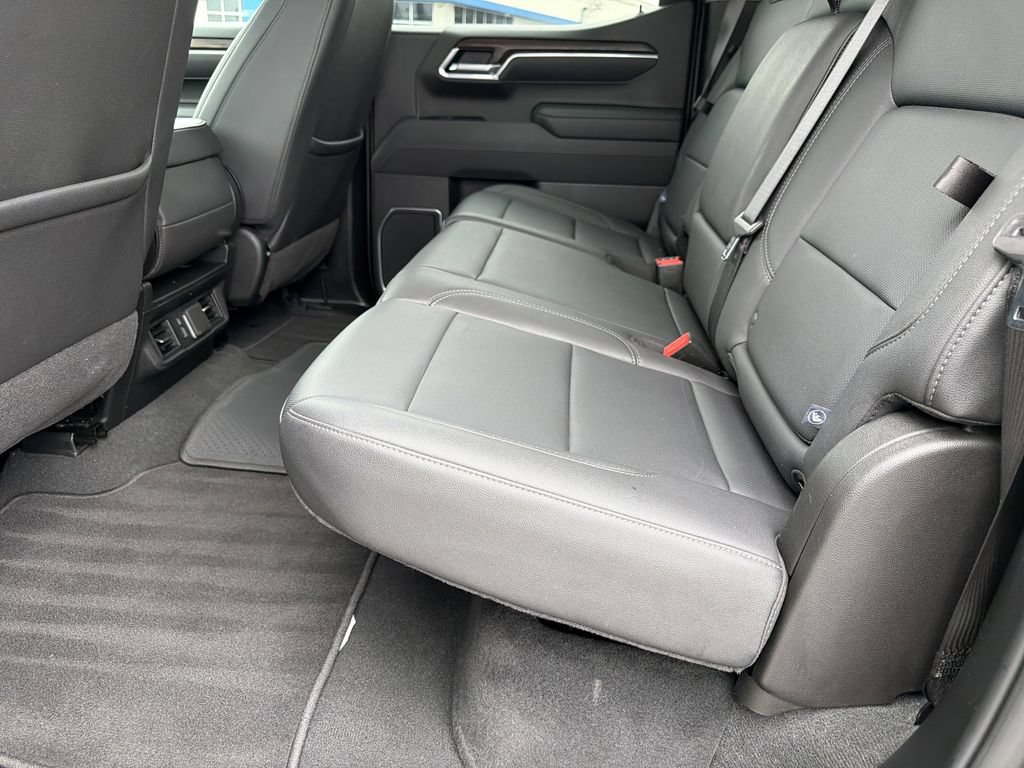 Used 2025 GMC Sierra 1500 SLT AWD/4WD image 17