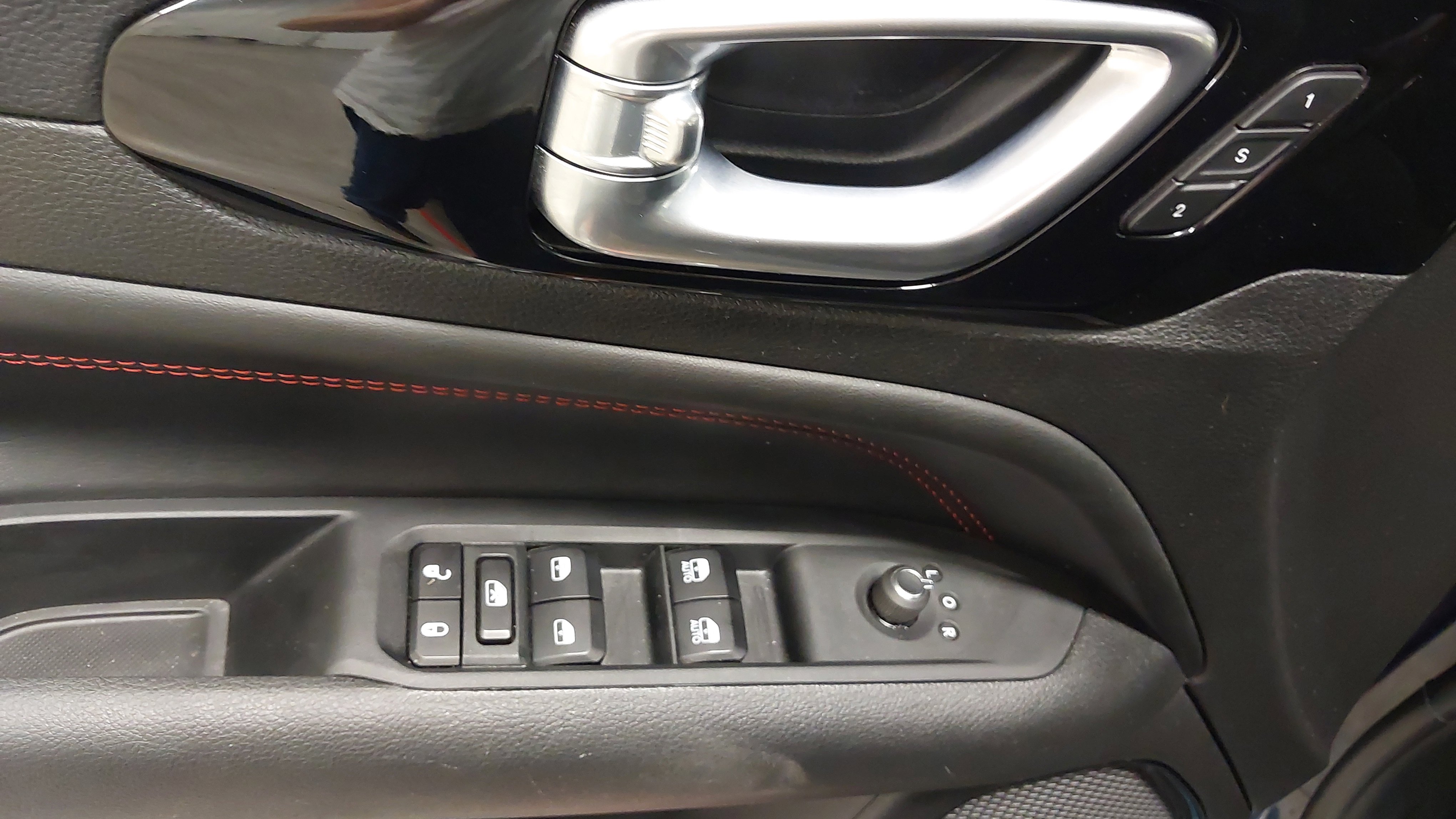 Used 2024 Jeep Compass Trailhawk w/ Trailhawk Elite Group image 25