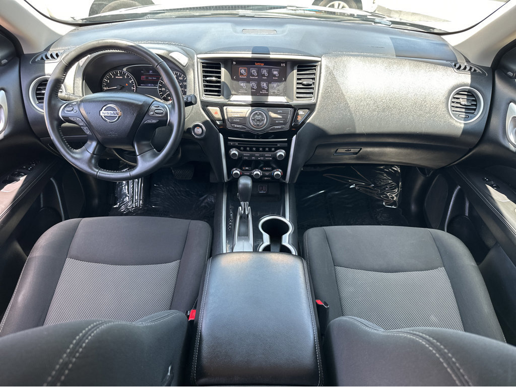 Used 2020 Nissan Pathfinder SV image 4